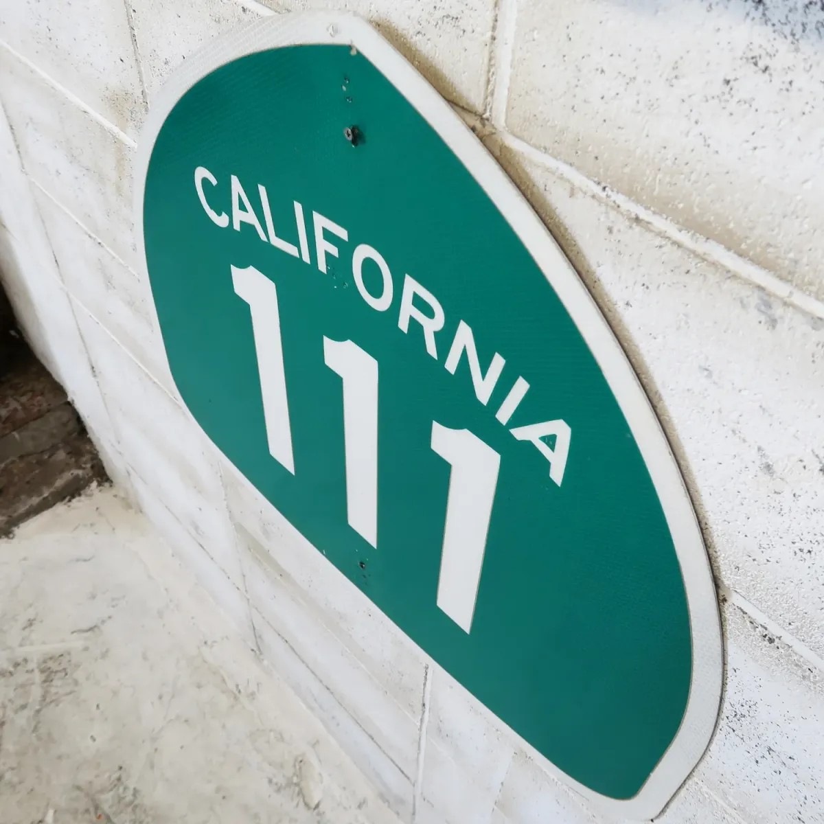 CALIFORNIA 111 ロードサイン