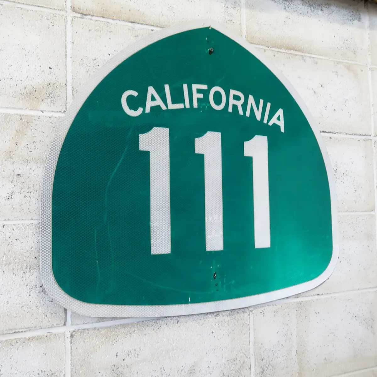 CALIFORNIA 111 ロードサイン