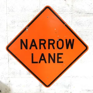 NARROW LANE 大型ロードサイン