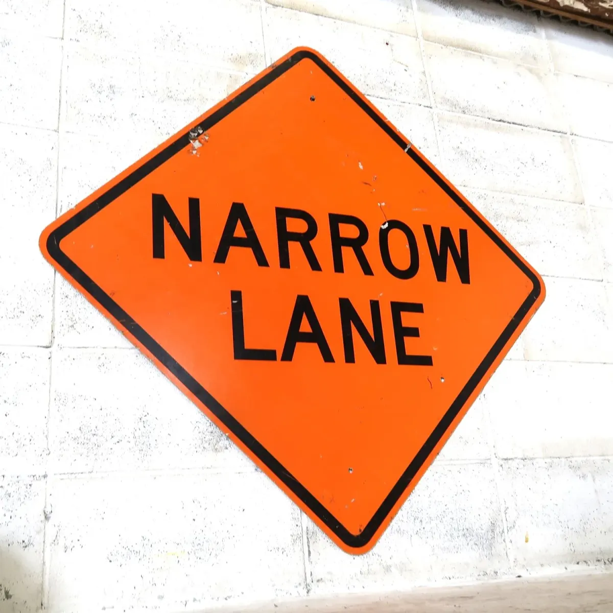 NARROW LANE 大型ロードサイン