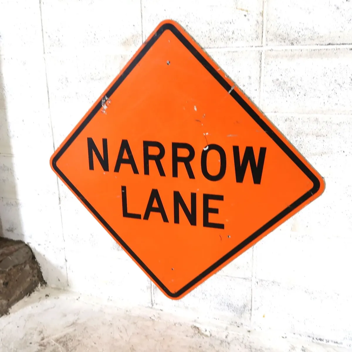 NARROW LANE 大型ロードサイン