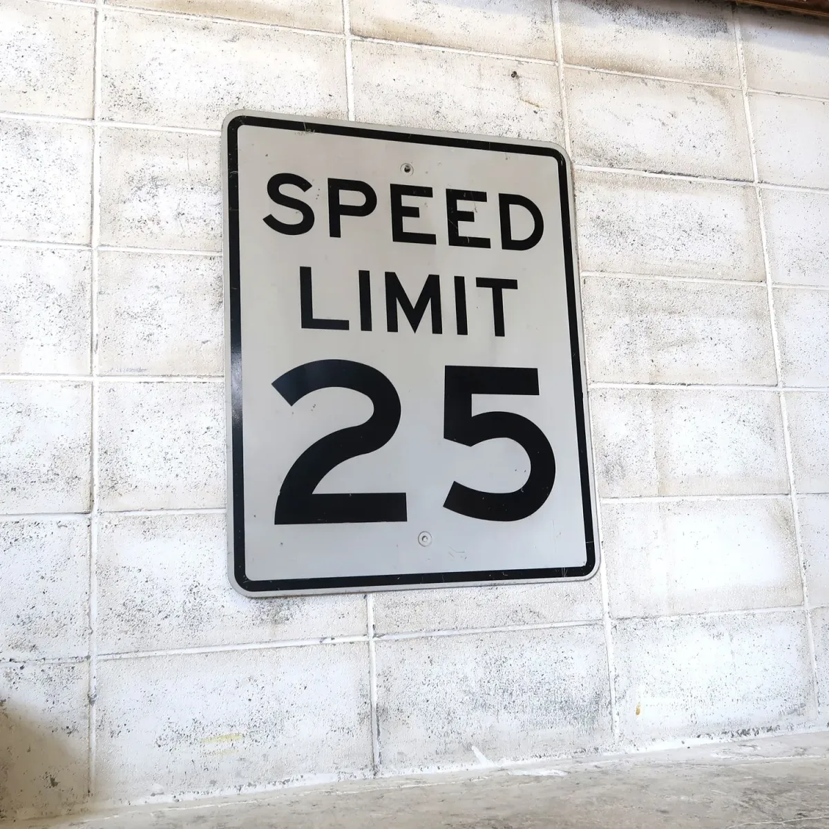 ロードサイン SPEED LIMIT 25