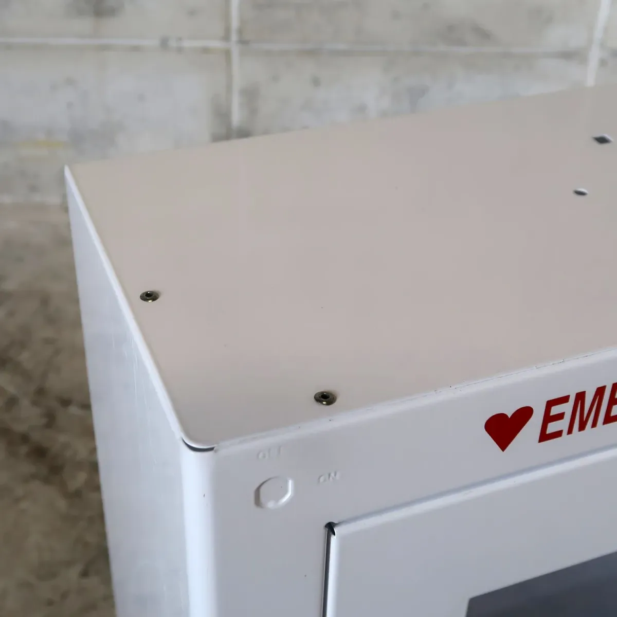 EMERGENCY DEFIBRILLATOR  AED キャビネット