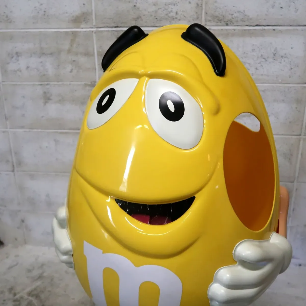 M&M's イエロー 大型 ストアディスプレイ