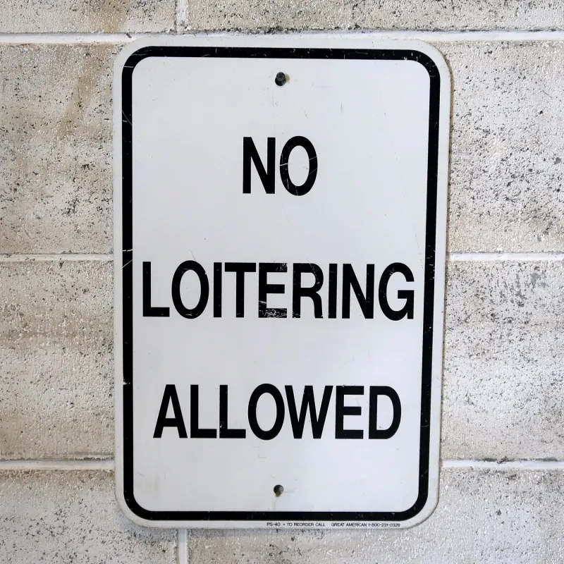 NO LOITERING ALLOWED メタルサイン