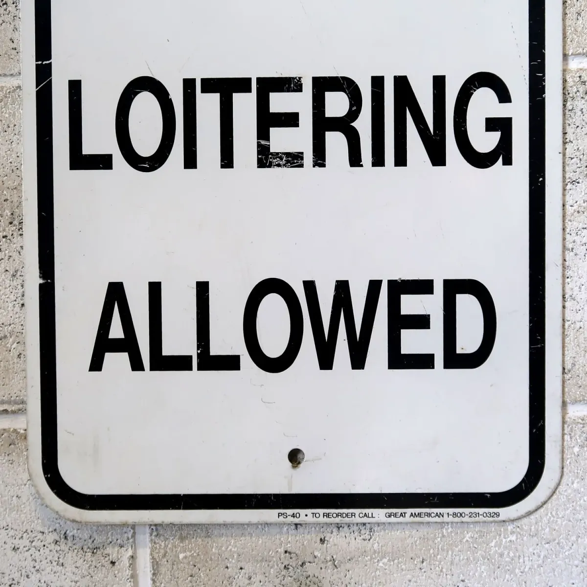 NO LOITERING ALLOWED メタルサイン