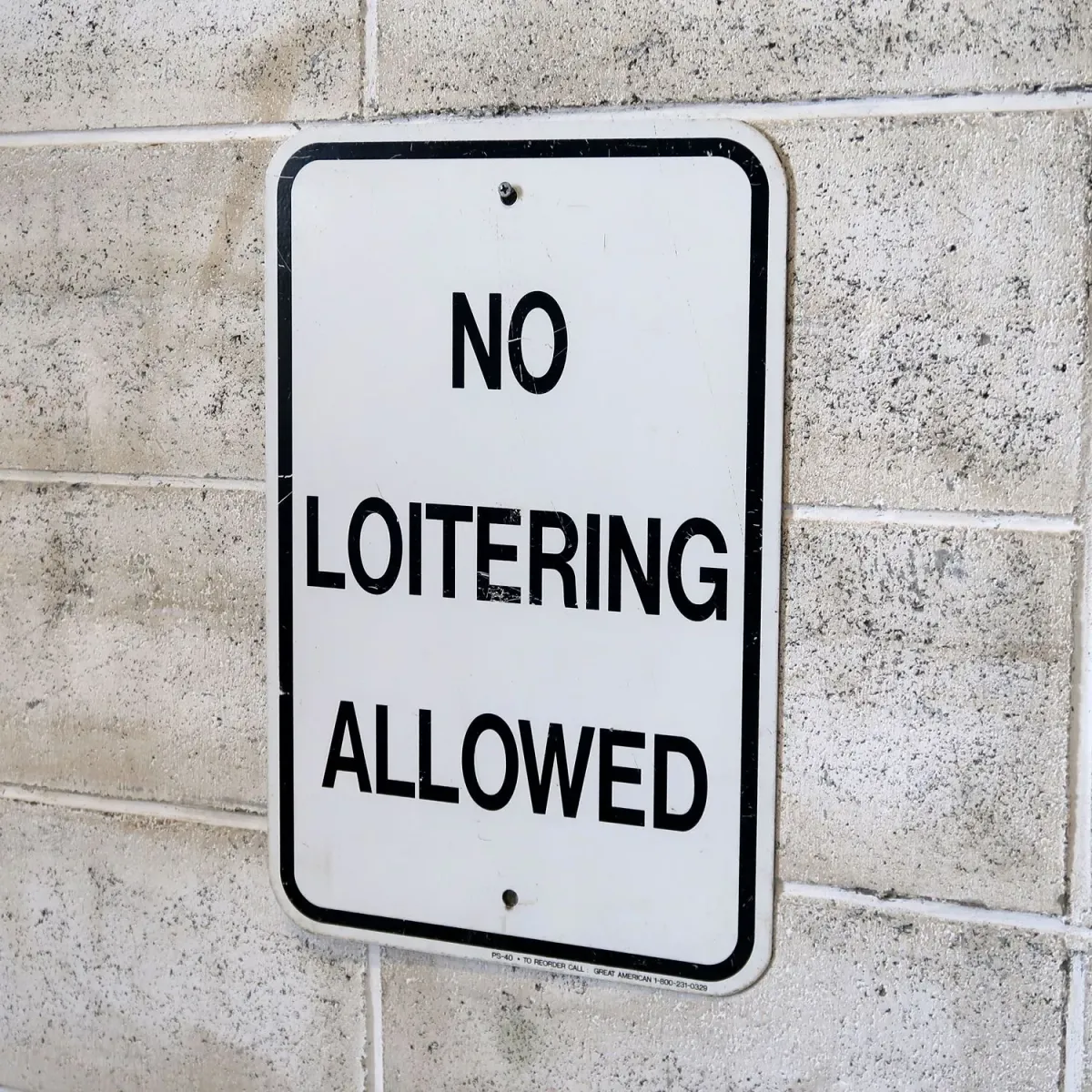 NO LOITERING ALLOWED メタルサイン