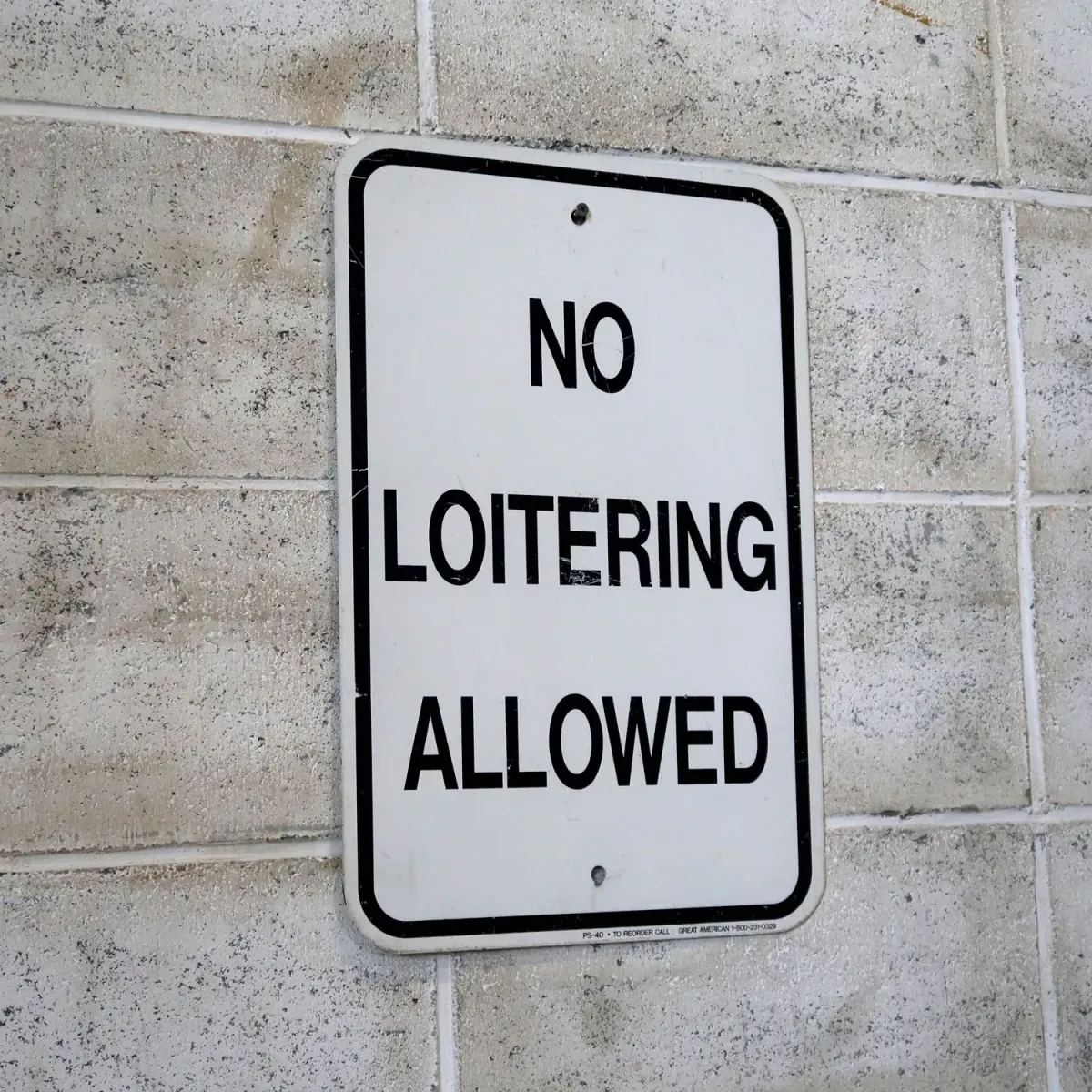 NO LOITERING ALLOWED メタルサイン