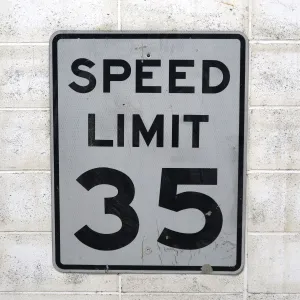 ロードサイン SPEED LIMIT 35