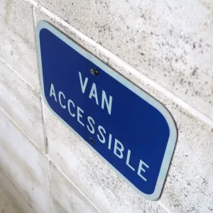 VAN ACCESSIBLE ロードサイン