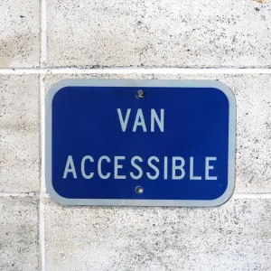 VAN ACCESSIBLE ロードサイン