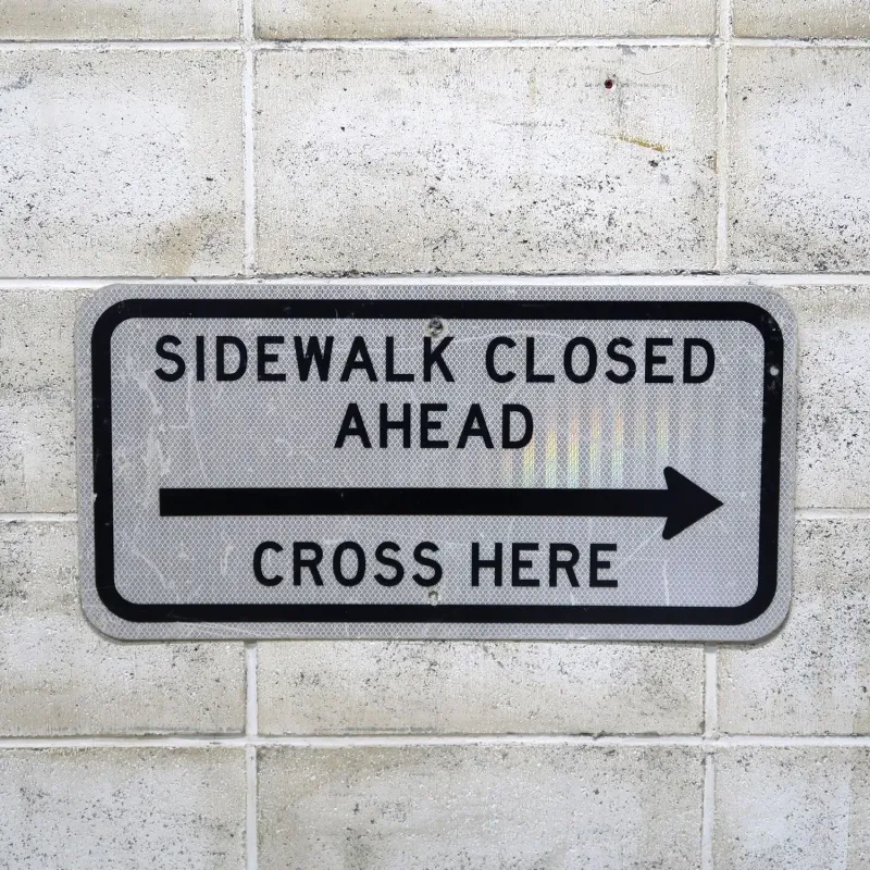 SIDEWALK CLOSED AHEAD ロードサイン