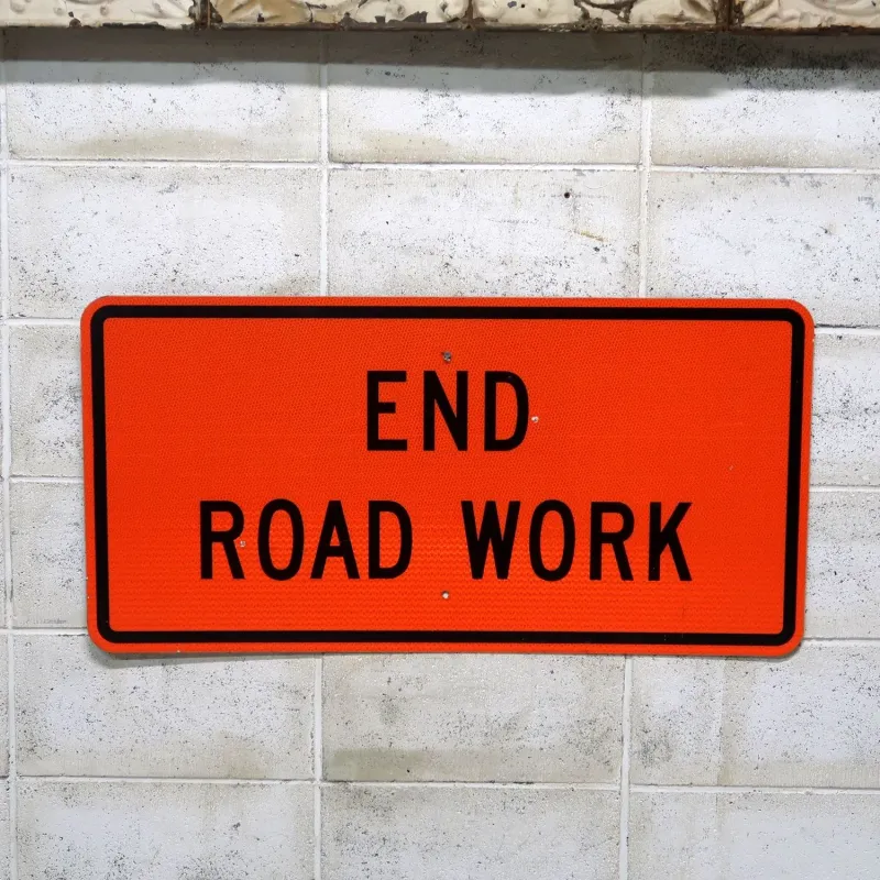 END ROAD WORK ロードサイン