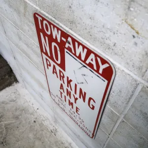 NO PARKING ロードサイン