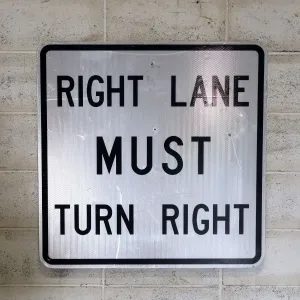 RIGHT LANE MUST TURN RIGHT ビンテージ ロードサイン