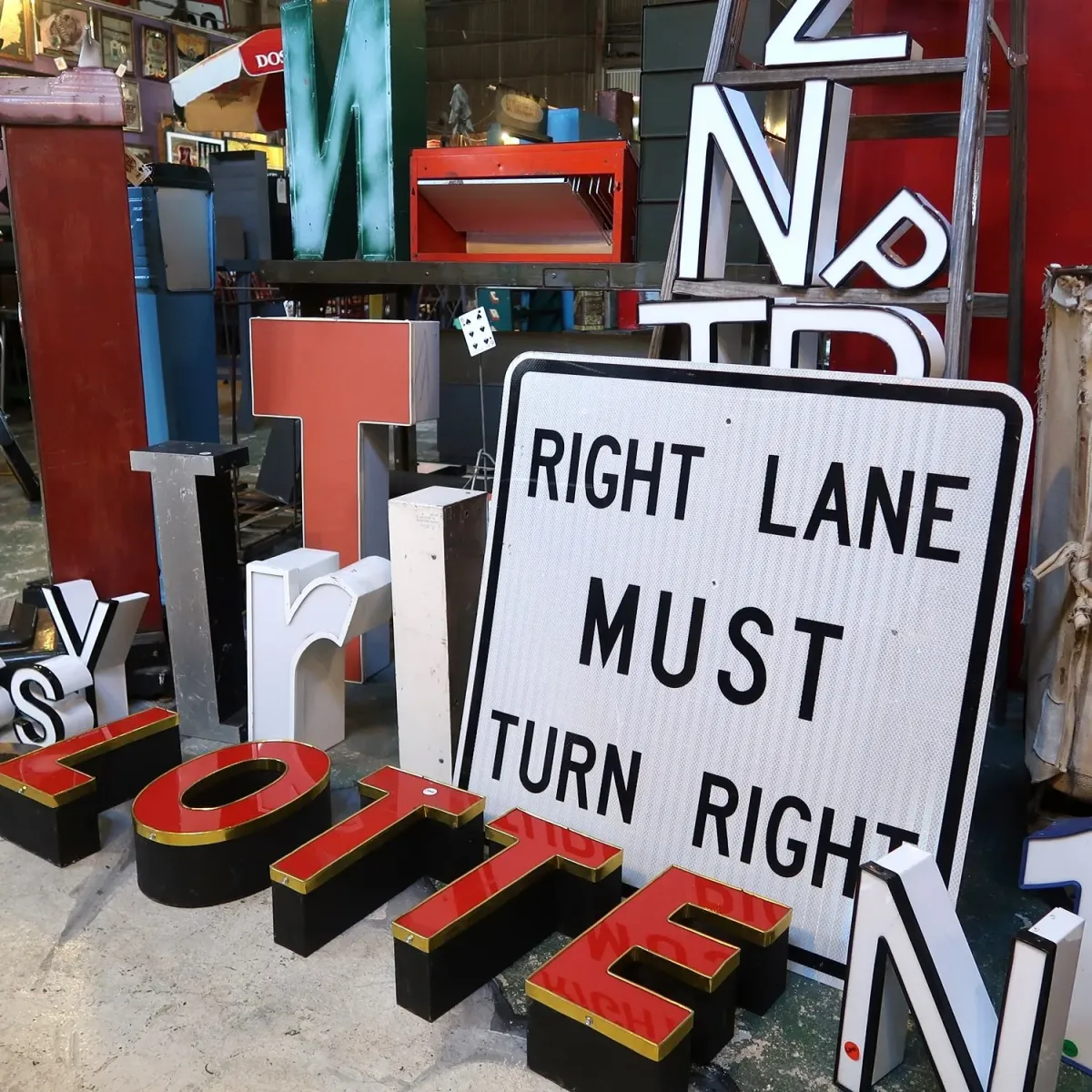 RIGHT LANE MUST TURN RIGHT ビンテージ ロードサイン