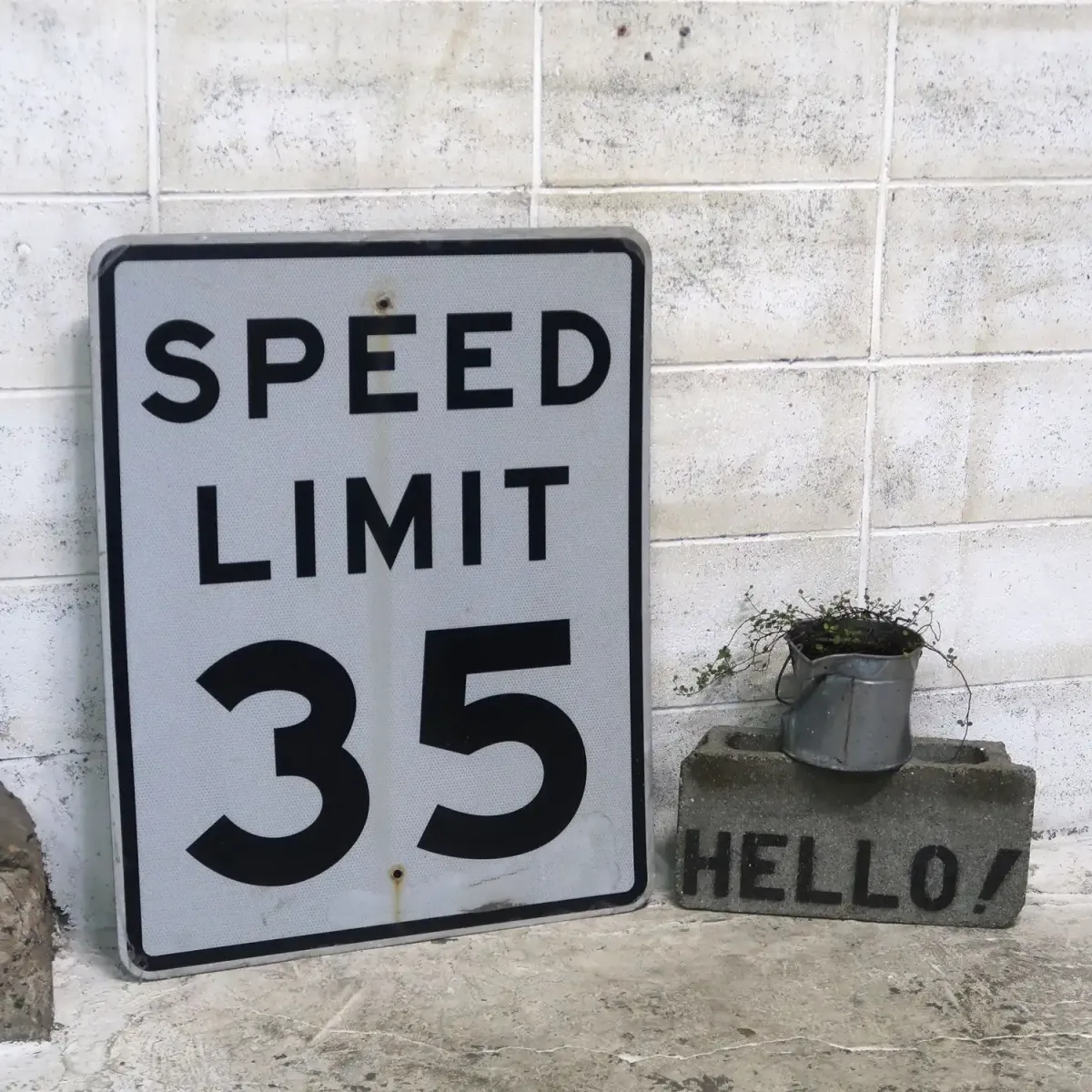 ロードサイン SPEED LIMIT 35