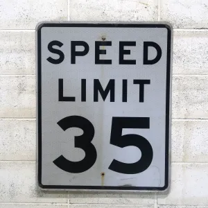 ロードサイン SPEED LIMIT 35