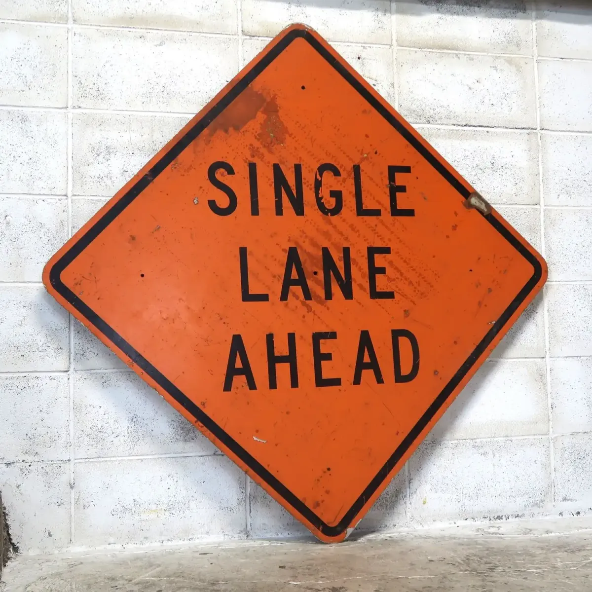 SINGLE LANE AHEAD 大型ロードサイン