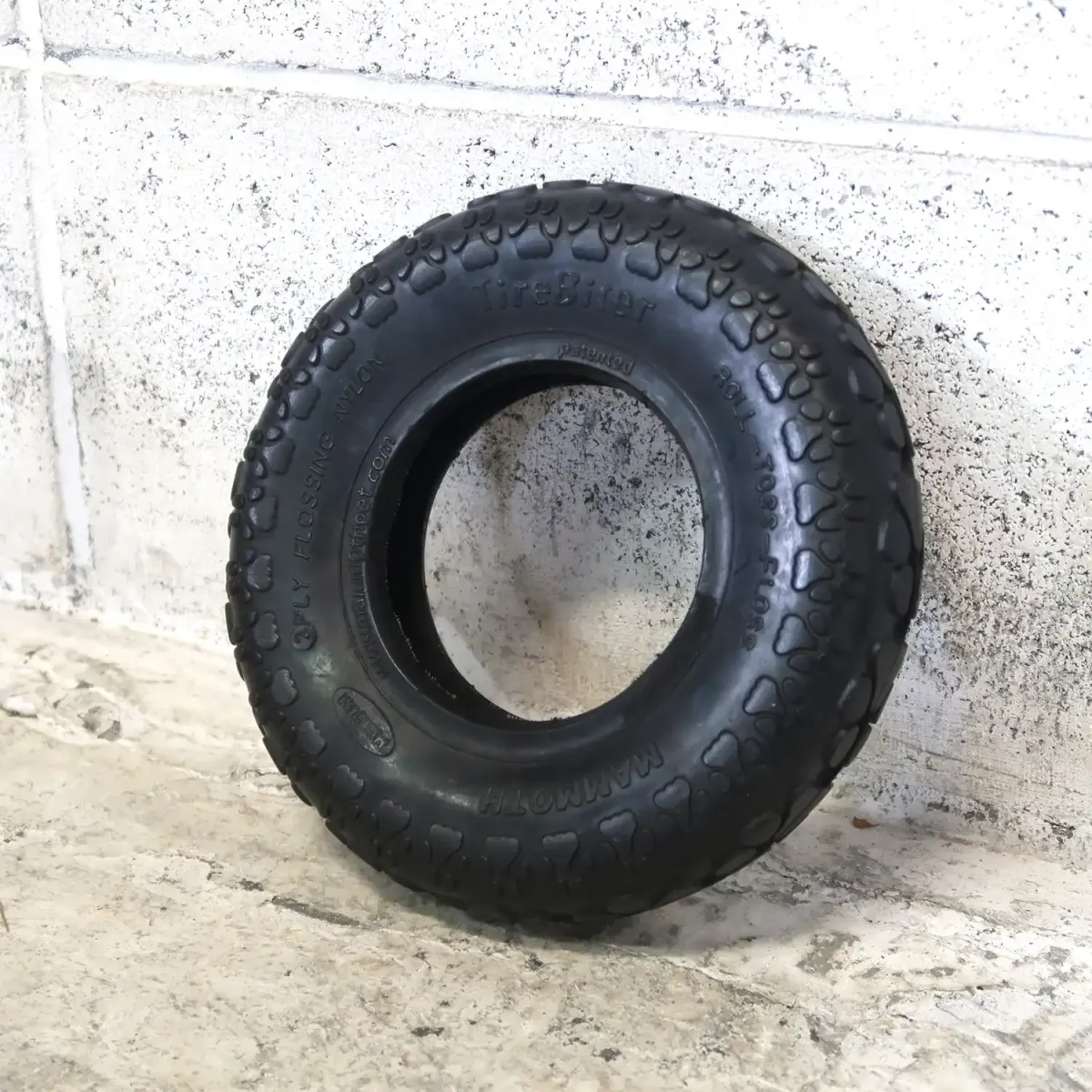 Tire Biter ドッグトイ