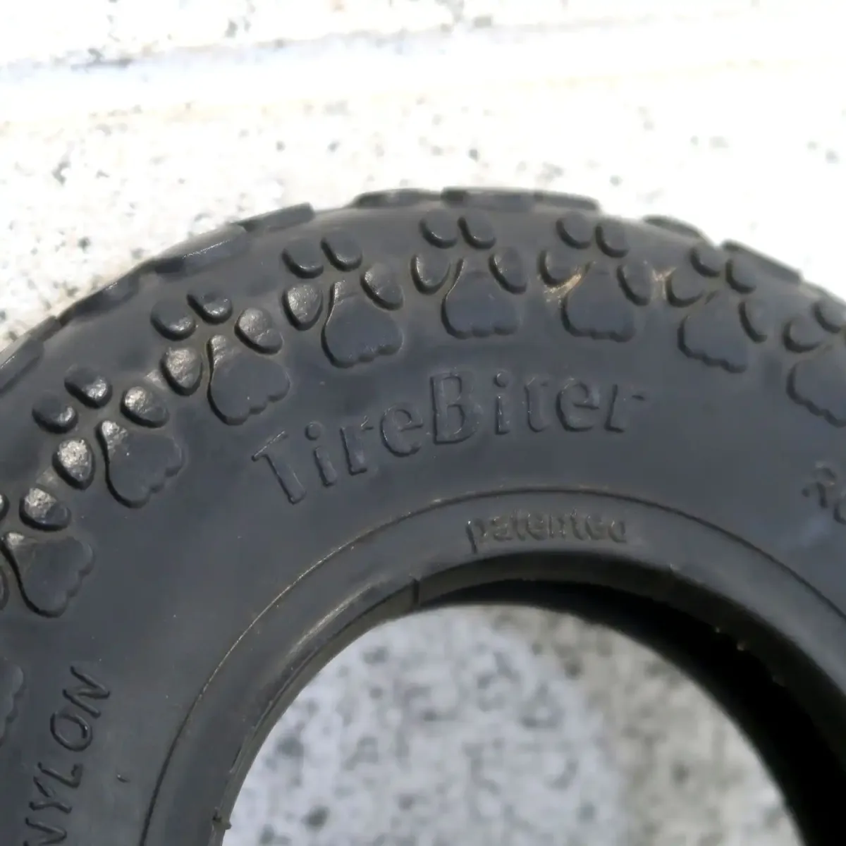 Tire Biter ドッグトイ