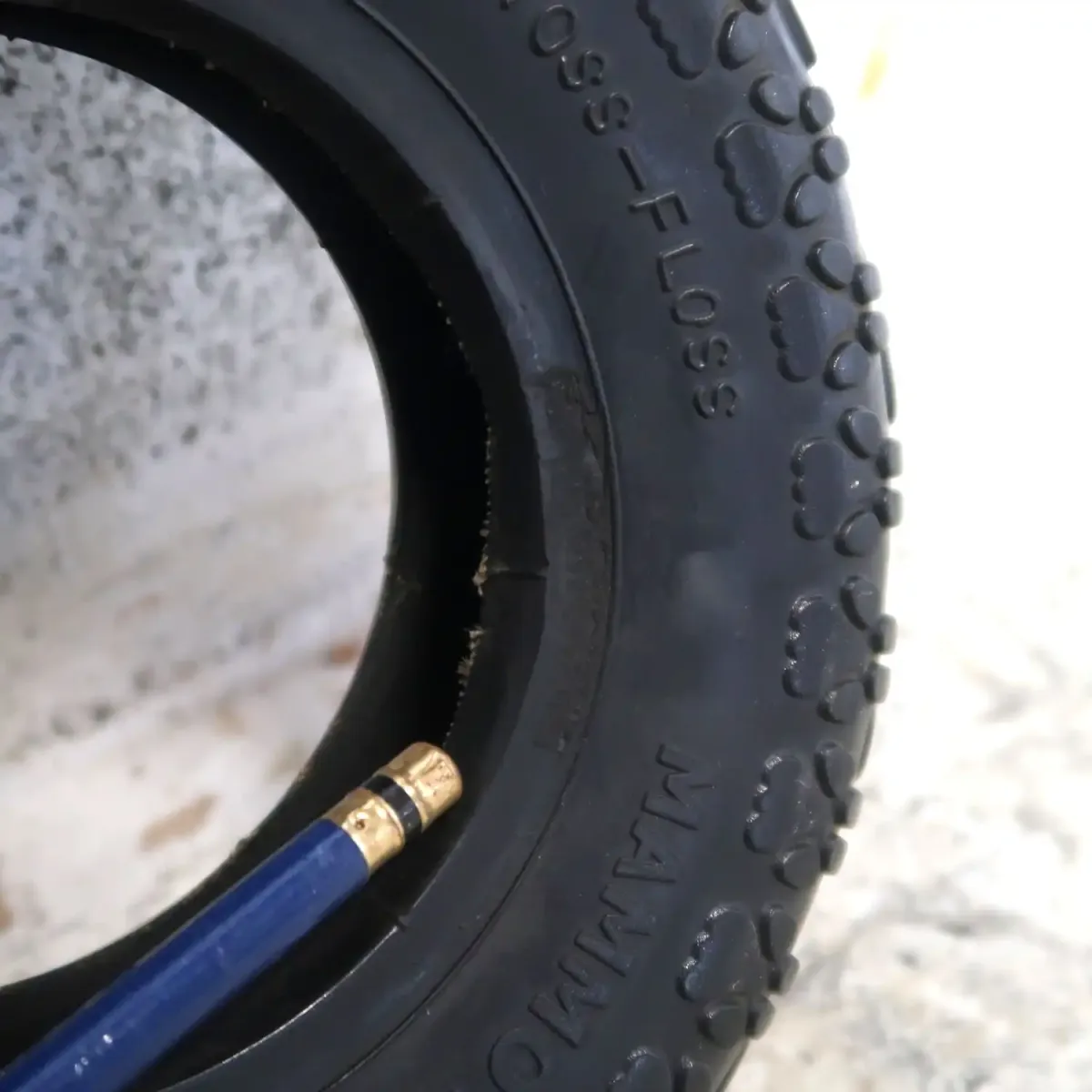 Tire Biter ドッグトイ