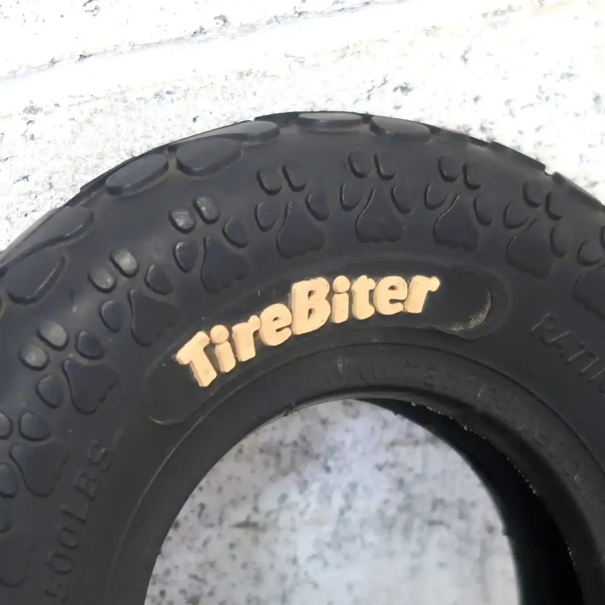 Tire Biter ドッグトイ